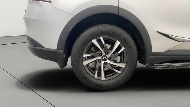 View Mahindra XUV700 Image 25 Used Mahindra XUV700 Image 25