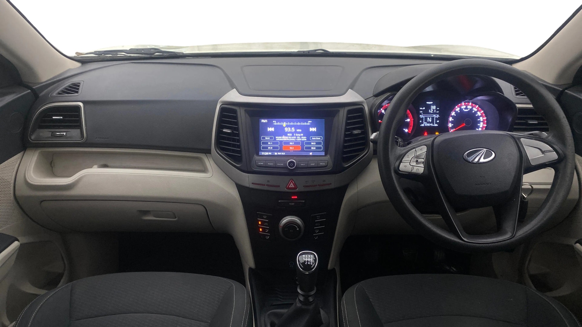 View 2019 Mahindra XUV300 W4 Petrol BS IV Image 28 Used 2019 Mahindra XUV300 W4 Petrol BS IV Image 28