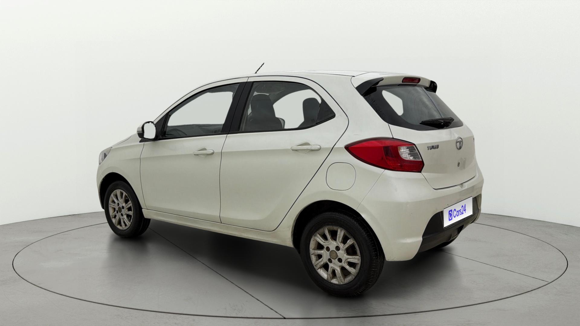 View 2017 Tata Tiago Revotorq XB Image 2 Used 2017 Tata Tiago Revotorq XB Image 2