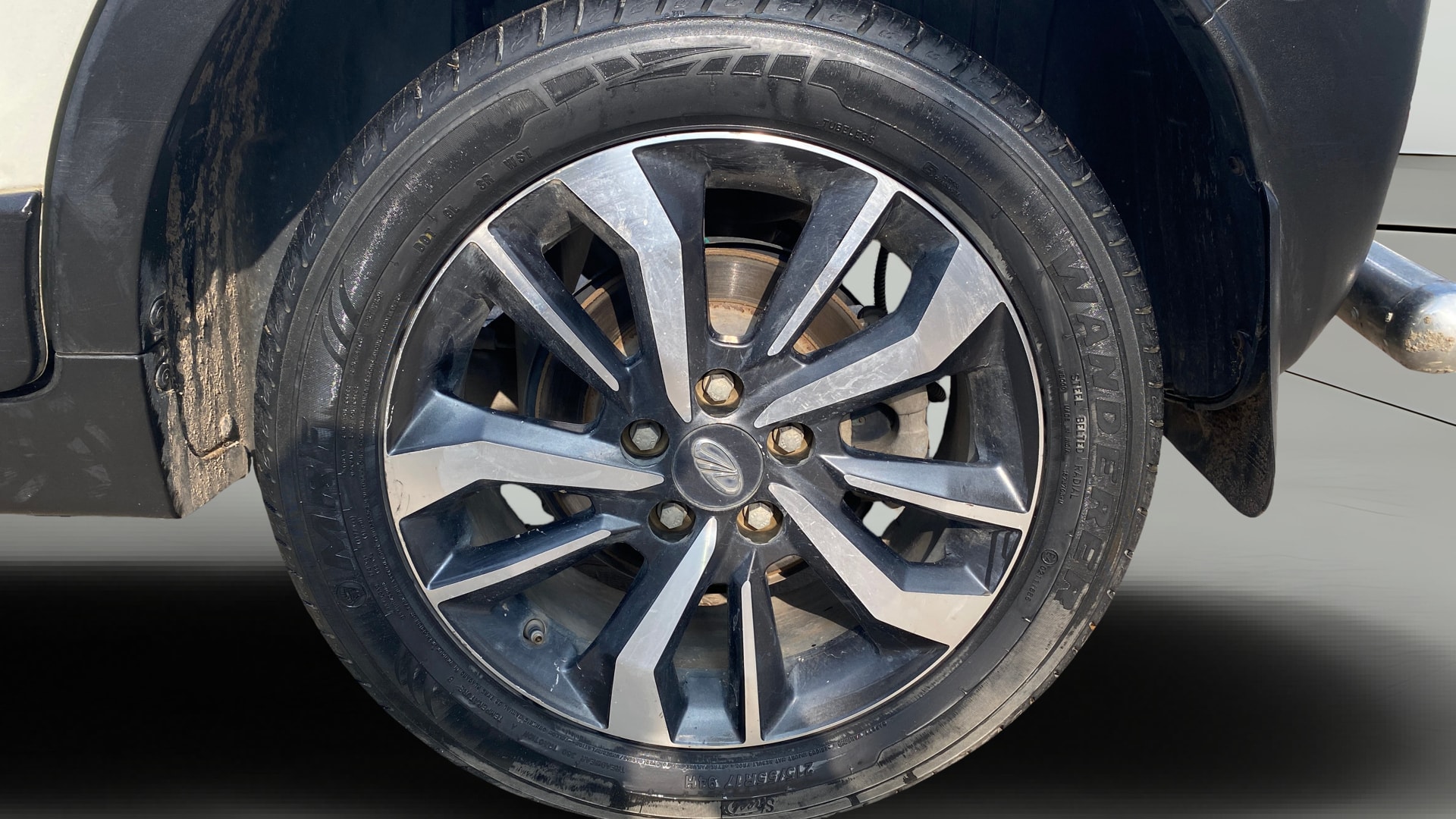 View 2019 Mahindra XUV300 W4 Petrol BS IV Image 12 Used 2019 Mahindra XUV300 W4 Petrol BS IV Image 12