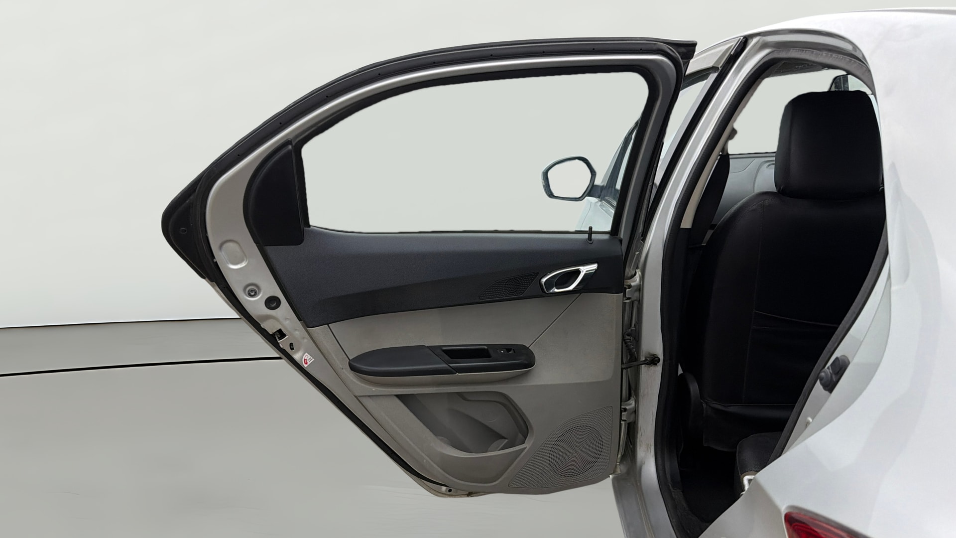 View 2017 Tata Tiago Revotorq XB Image 22 Used 2017 Tata Tiago Revotorq XB Image 22