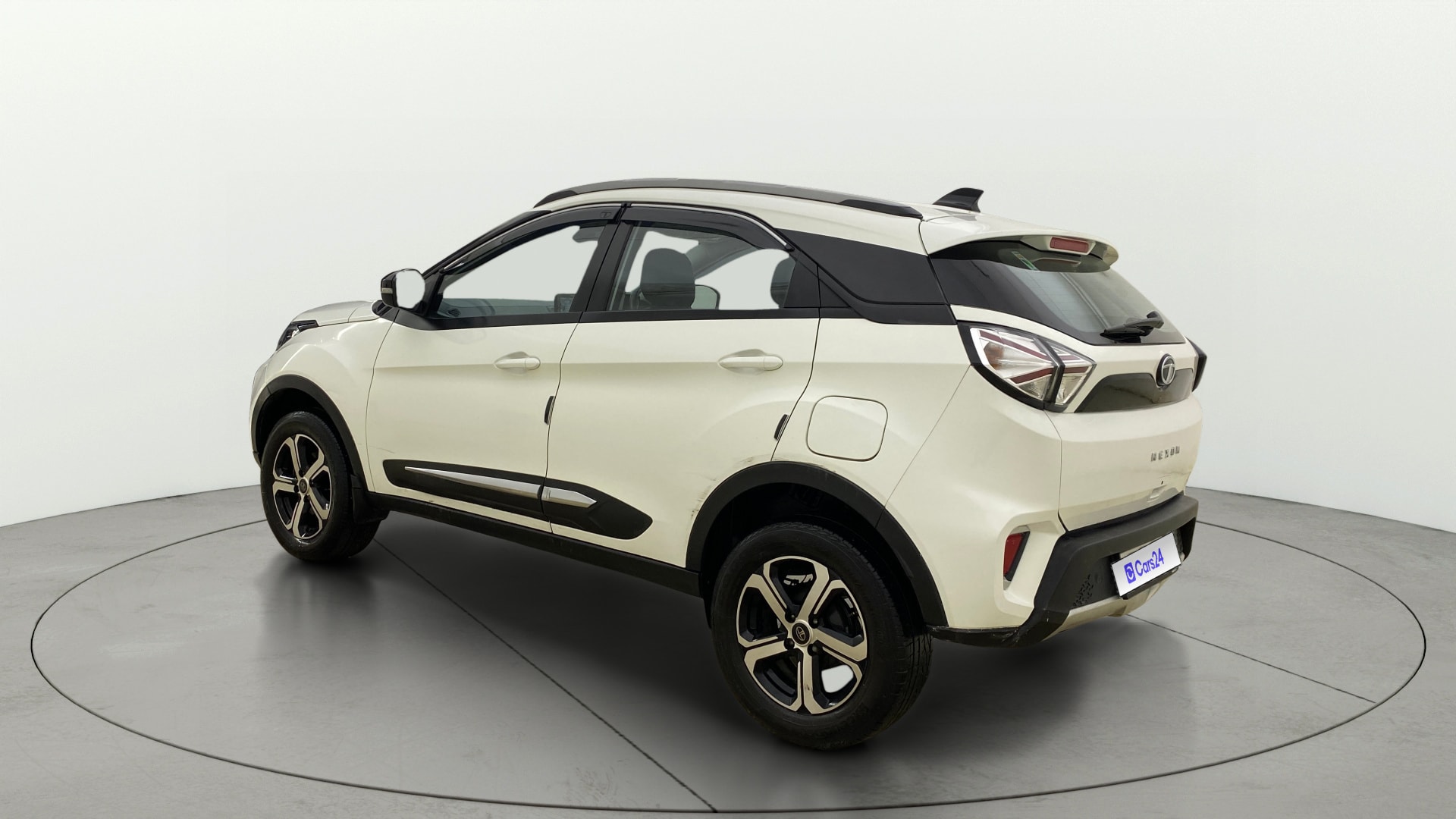 View 2023 Tata Nexon Revotron XE Image 2 Used 2023 Tata Nexon Revotron XE Image 2