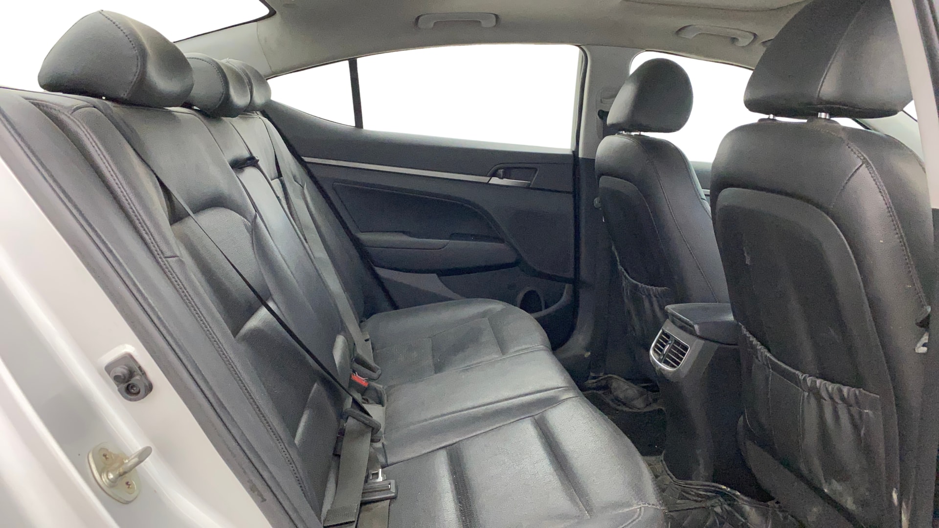 View 2018 Hyundai Elantra 1.6 CRDi S Image 36 Used 2018 Hyundai Elantra 1.6 CRDi S Image 36