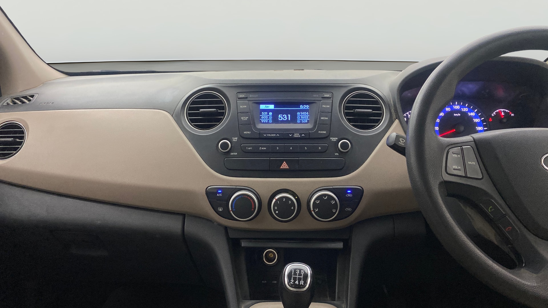 View 2017 Hyundai Xcent SX Petrol Image 17 Used 2017 Hyundai Xcent SX Petrol Image 17