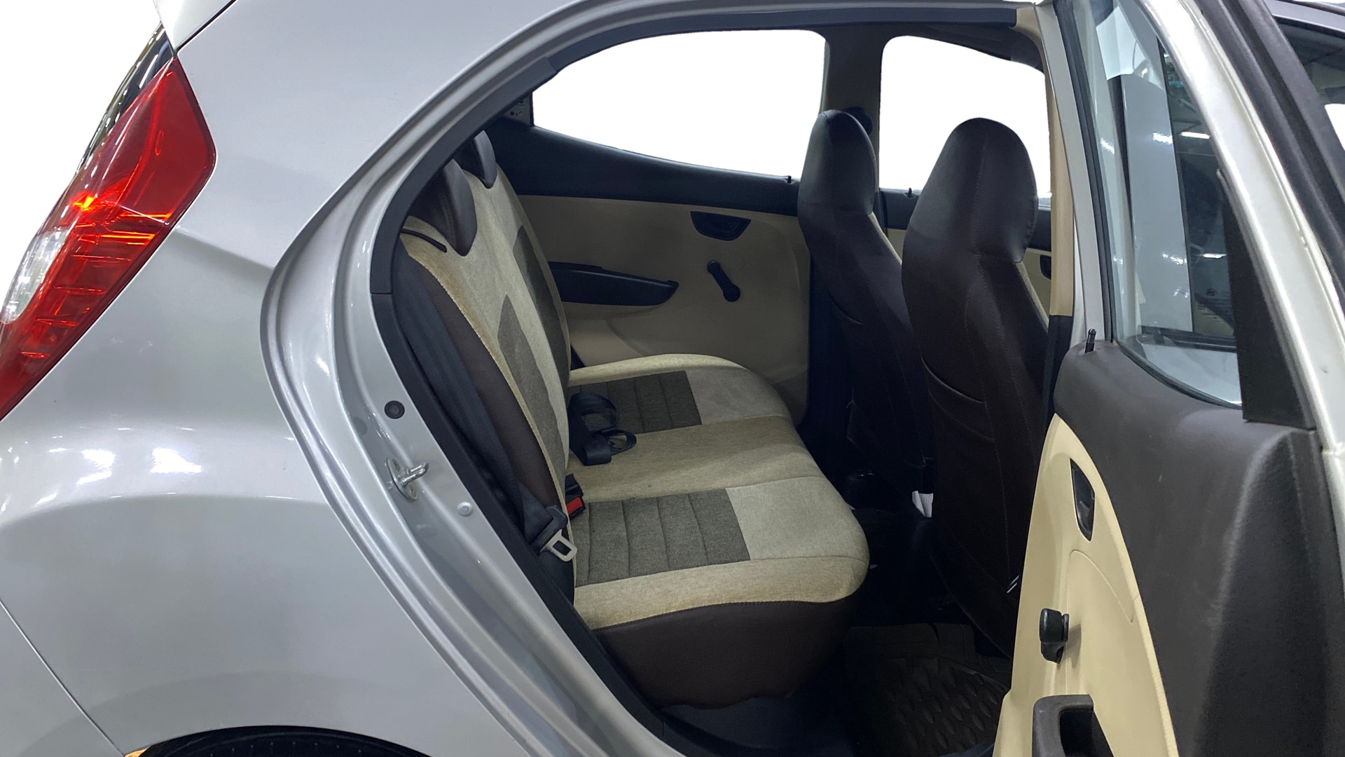 View 2016 Hyundai EON Magna Plus Image 33 Used 2016 Hyundai EON Magna Plus Image 33