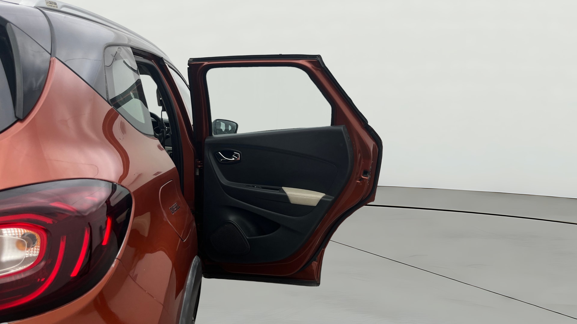 View 2017 Renault Captur Platine Mono Diesel Image 6 Used 2017 Renault Captur Platine Mono Diesel Image 6