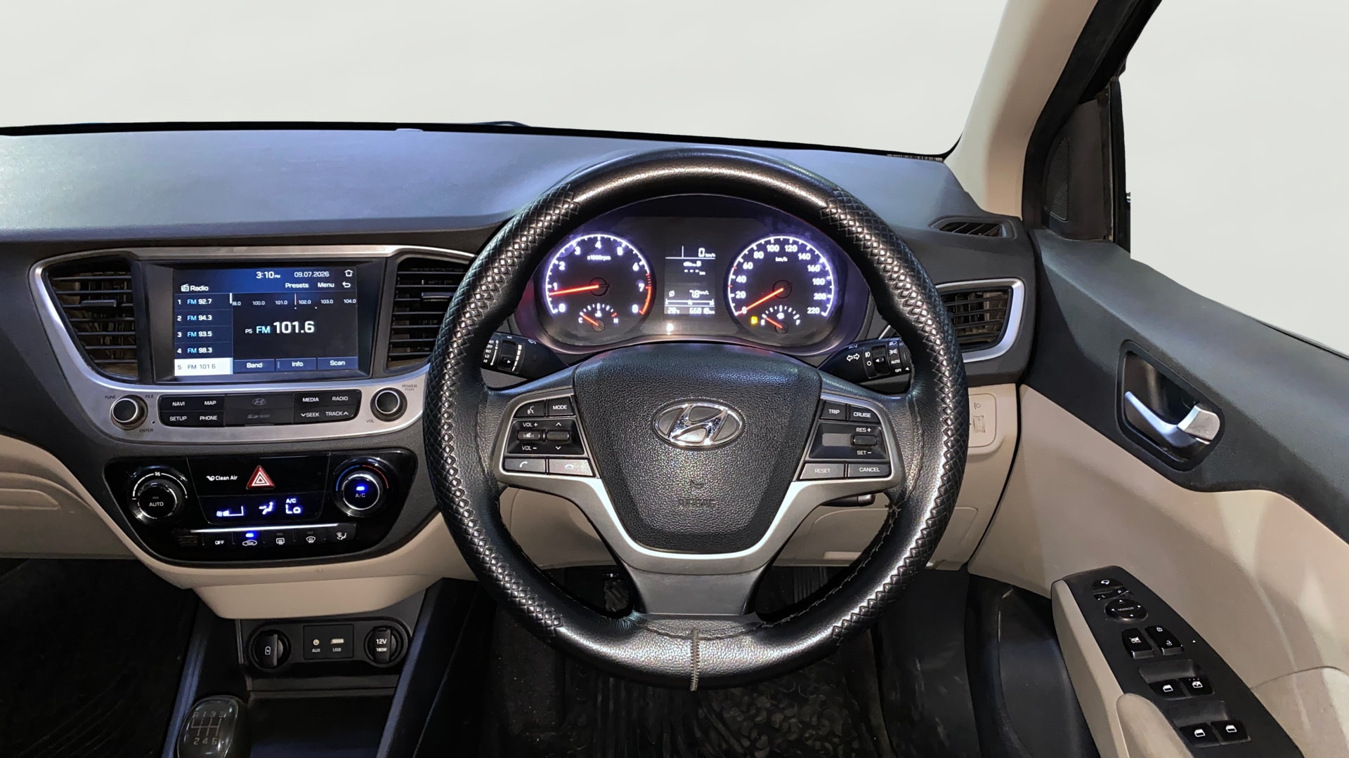 View 2018 Hyundai Verna 1.6 VTVT SX Image 13 Used 2018 Hyundai Verna 1.6 VTVT SX Image 13