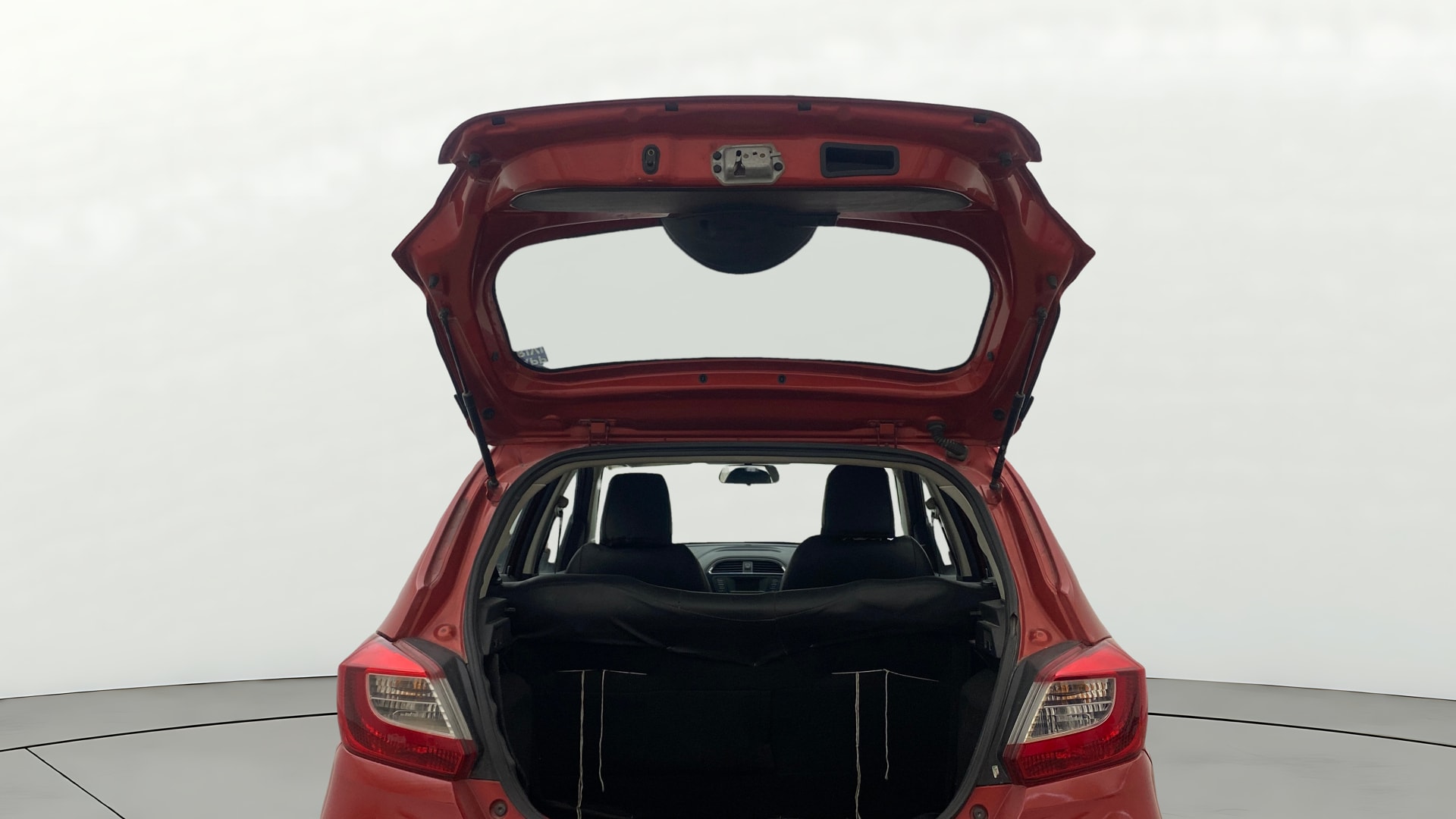View 2018 Tata Tiago Revotorq XB Image 16 Used 2018 Tata Tiago Revotorq XB Image 16