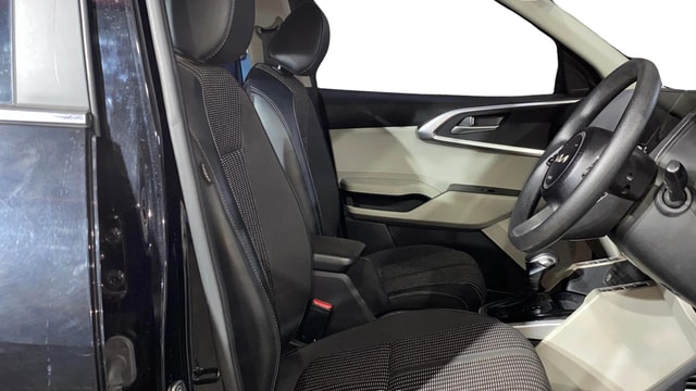 View Kia Carens Image 19 Used Kia Carens Image 19
