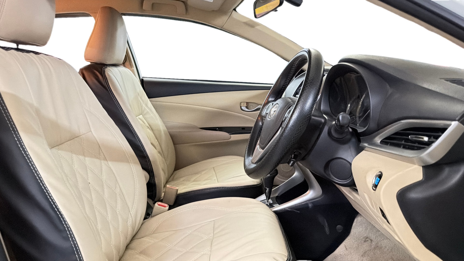View 2018 Toyota Yaris V CVT Image 27 Used 2018 Toyota Yaris V CVT Image 27