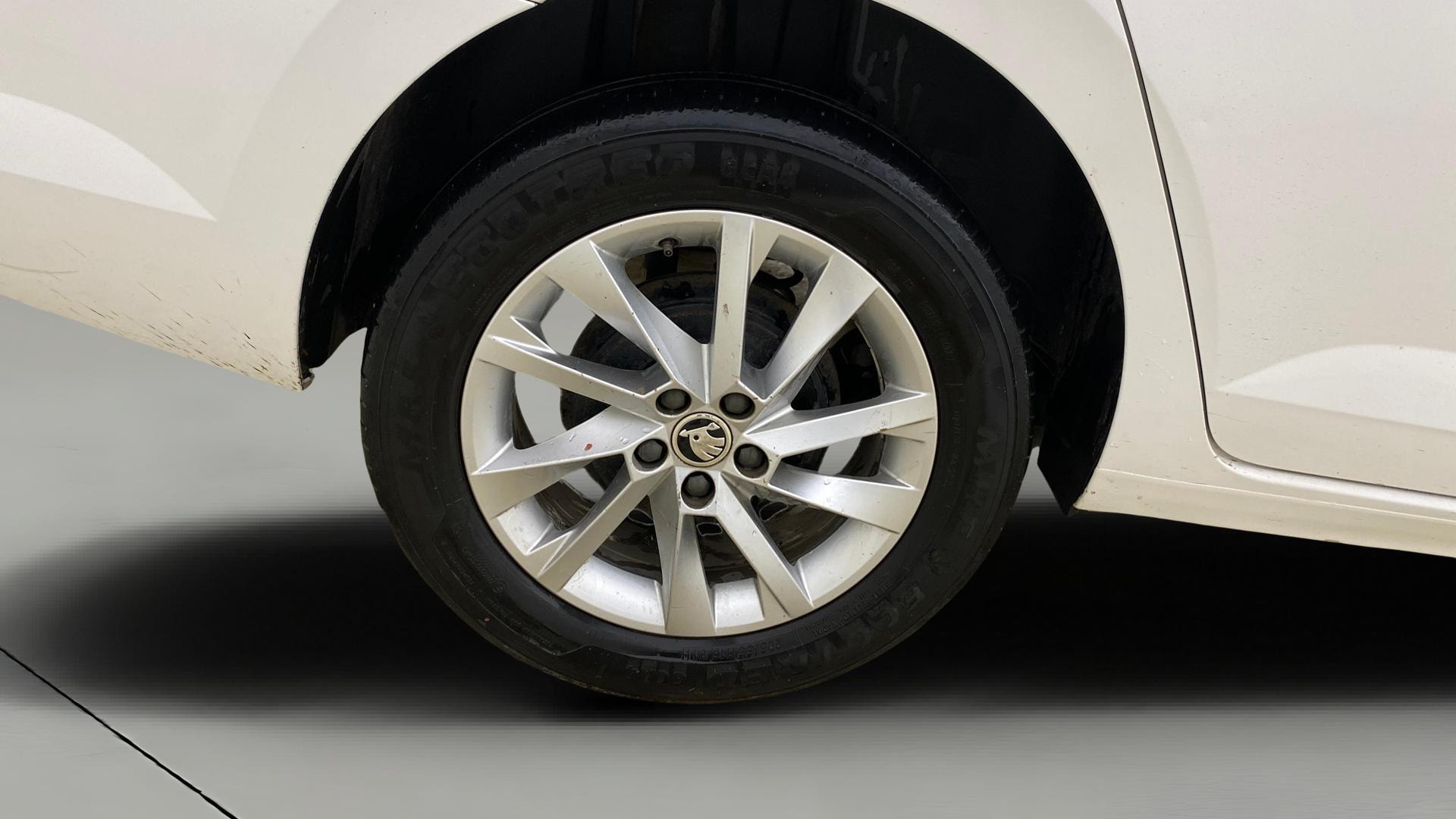 View 2024 Skoda Slavia Ambition 1.0 TSI MT Image 24 Used 2024 Skoda Slavia Ambition 1.0 TSI MT Image 24