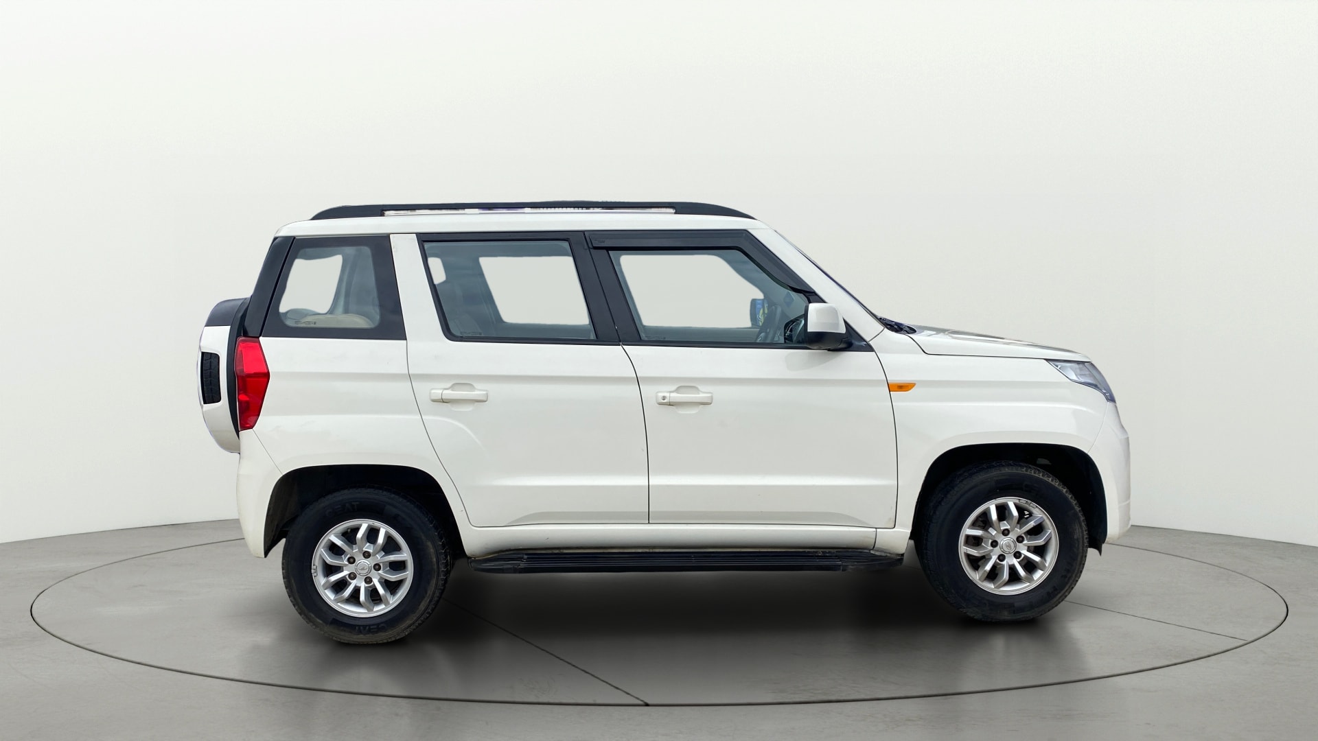 View 2017 Mahindra TUV300 T8 Image 27 Used 2017 Mahindra TUV300 T8 Image 27