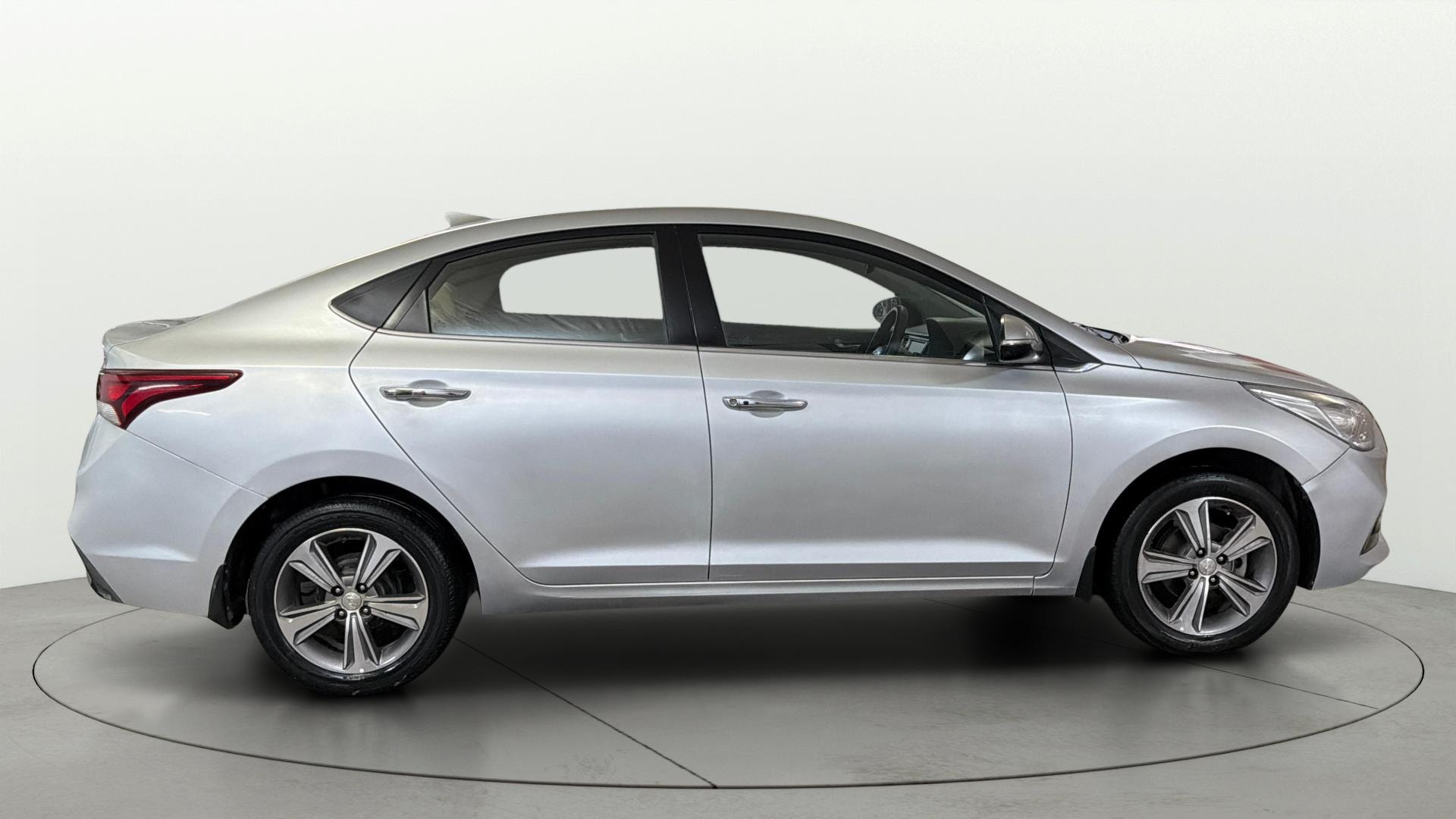 View 2018 Hyundai Verna 1.6 VTVT SX (O) AT Image 27 Used 2018 Hyundai Verna 1.6 VTVT SX (O) AT Image 27