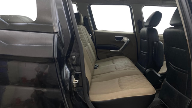 View Mahindra TUV300 Image 29 Used Mahindra TUV300 Image 29