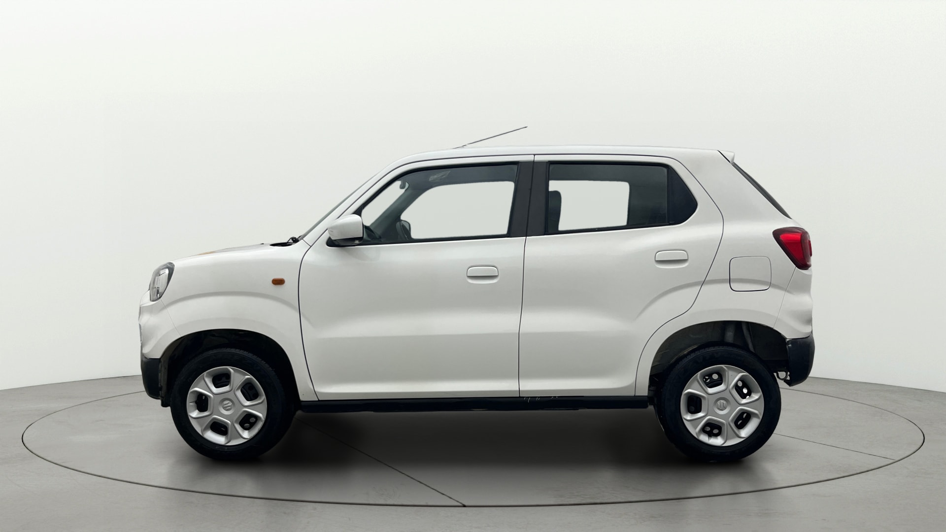 View 2022 Maruti Suzuki 1000 Base Variant Image 24 Used 2022 Maruti Suzuki 1000 Base Variant Image 24