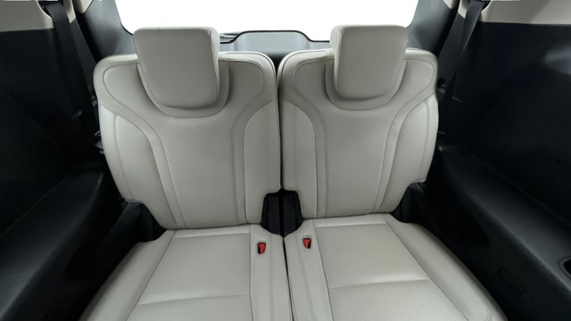 View Mahindra XUV700 Image 10 Used Mahindra XUV700 Image 10