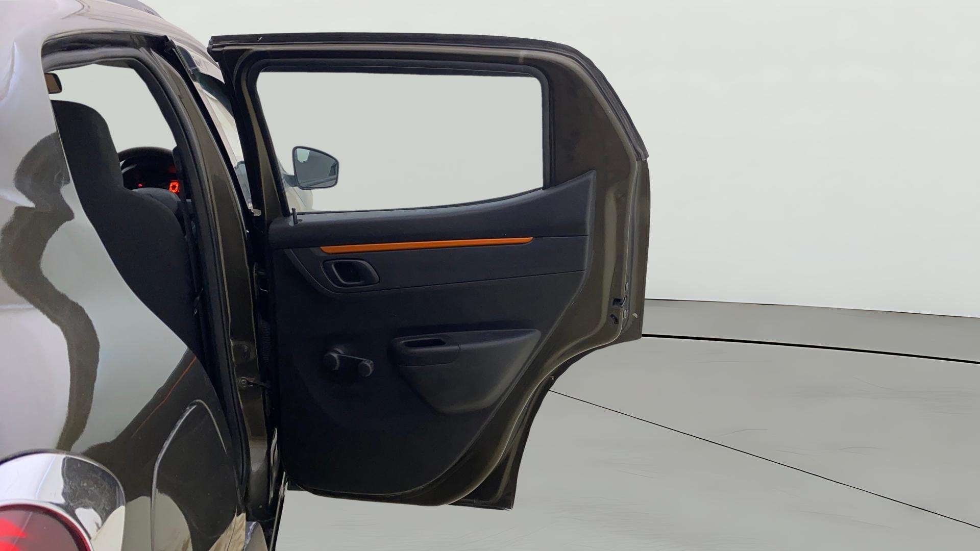 View 2017 Renault Kwid RXT 1.0 Driver Airbag Option Image 7 Used 2017 Renault Kwid RXT 1.0 Driver Airbag Option Image 7