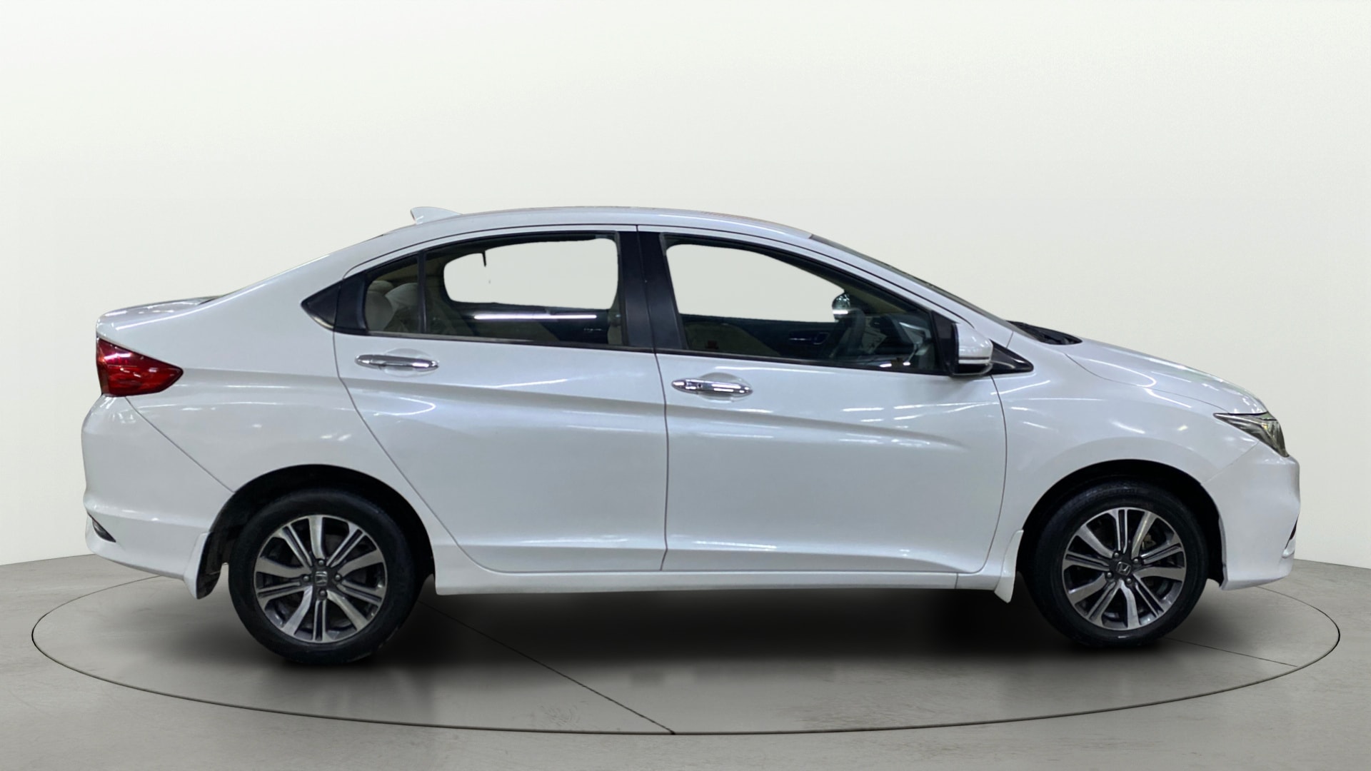View 2017 Honda City ZX MT Diesel Anniversary Edition Image 28 Used 2017 Honda City ZX MT Diesel Anniversary Edition Image 28