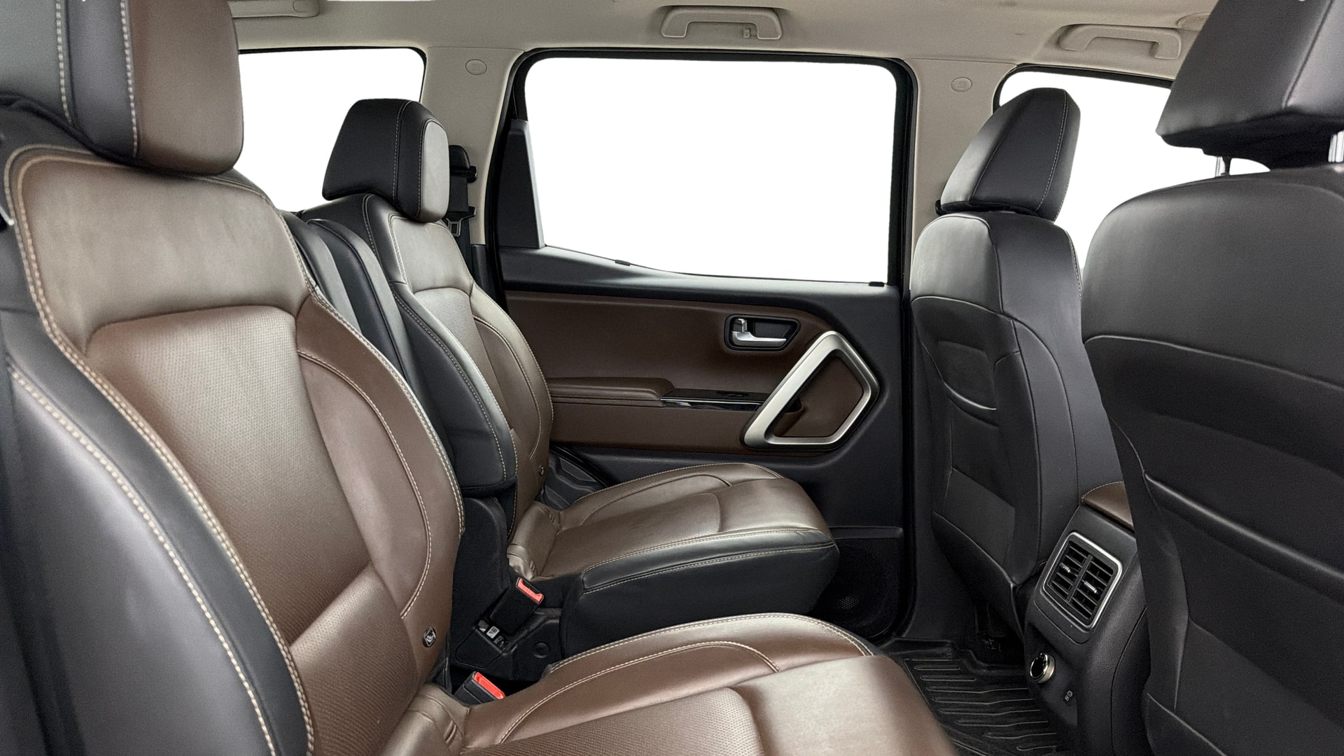 View 2022 Mahindra Scorpio-N Z2 7 STR Petrol Image 38 Used 2022 Mahindra Scorpio-N Z2 7 STR Petrol Image 38