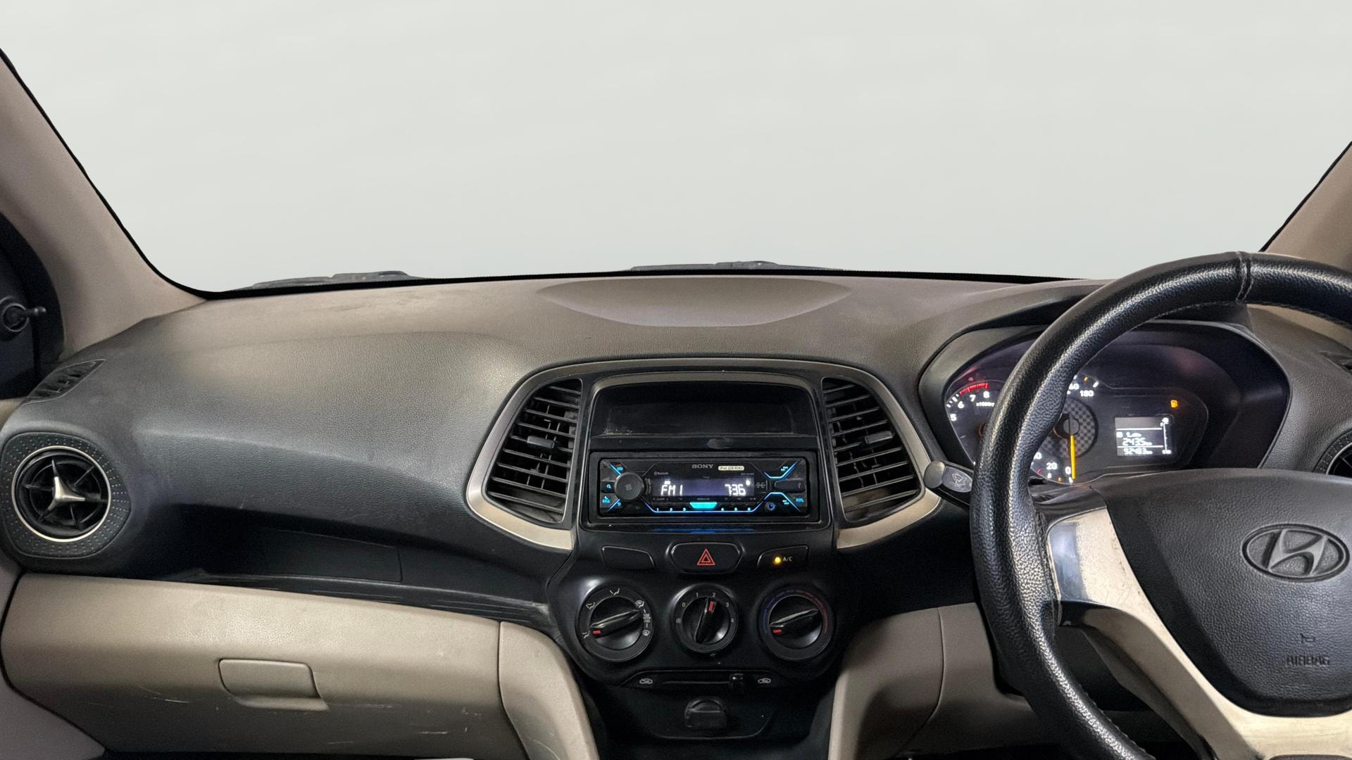 View 2018 Hyundai New Santro Magna CNG Image 17 Used 2018 Hyundai New Santro Magna CNG Image 17