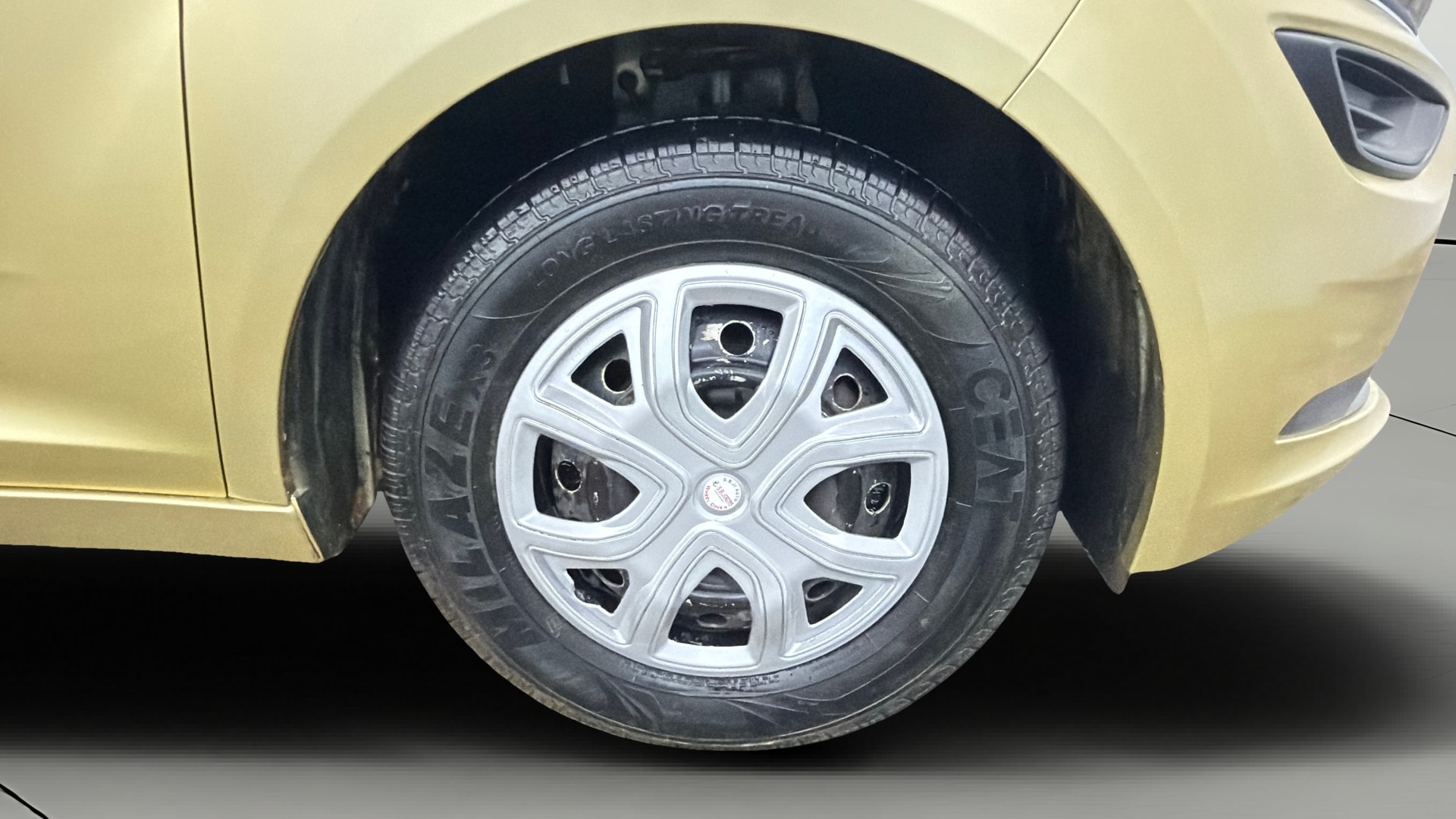 View 2020 Tata Altroz XE Petrol Image 40 Used 2020 Tata Altroz XE Petrol Image 40