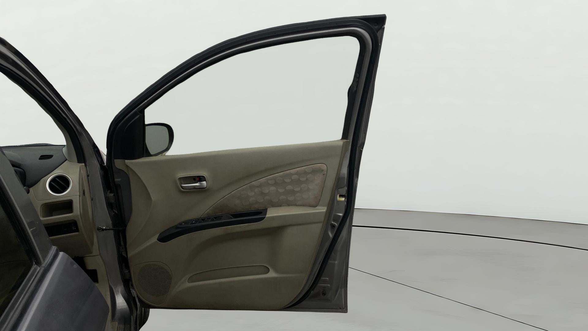 View 2017 Maruti Suzuki 1000 Base Variant Image 44 Used 2017 Maruti Suzuki 1000 Base Variant Image 44