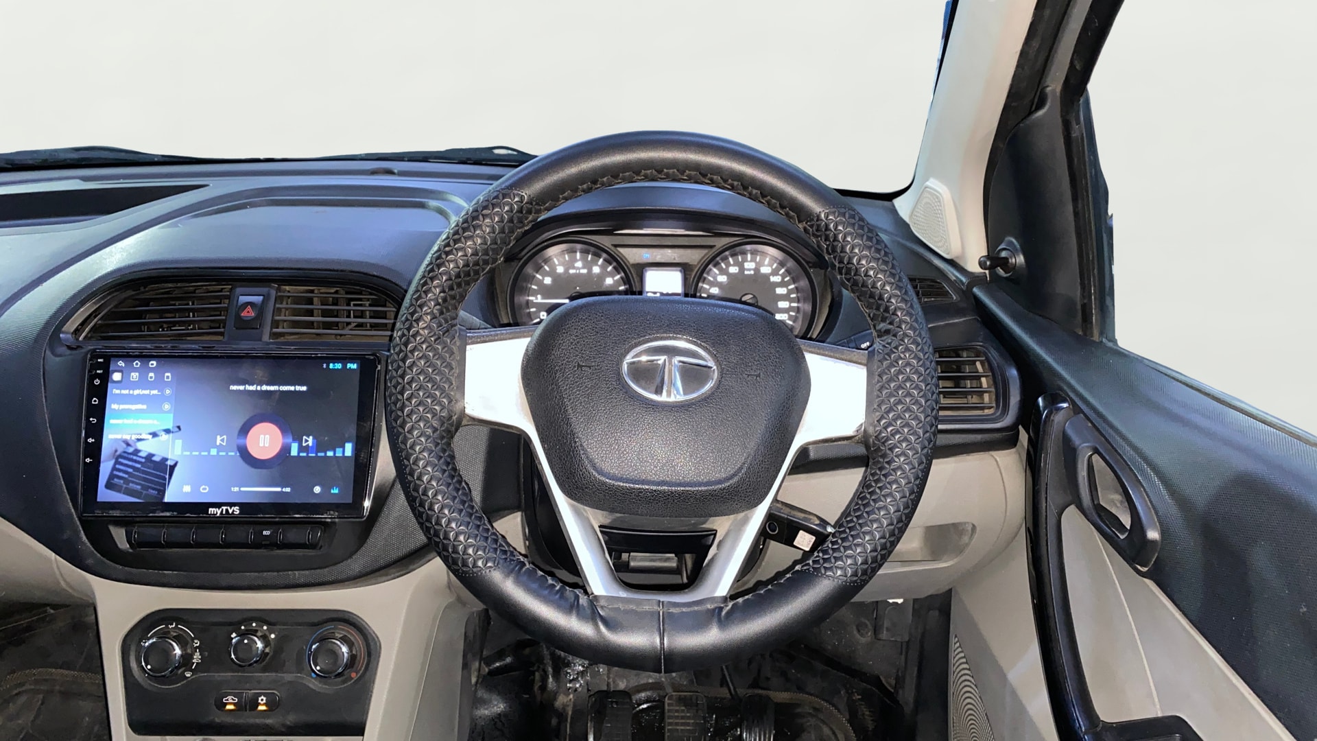 View 2016 Tata Tiago Revotorq XB Image 14 Used 2016 Tata Tiago Revotorq XB Image 14