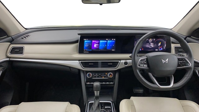 View Mahindra XUV700 Image 32 Used Mahindra XUV700 Image 32