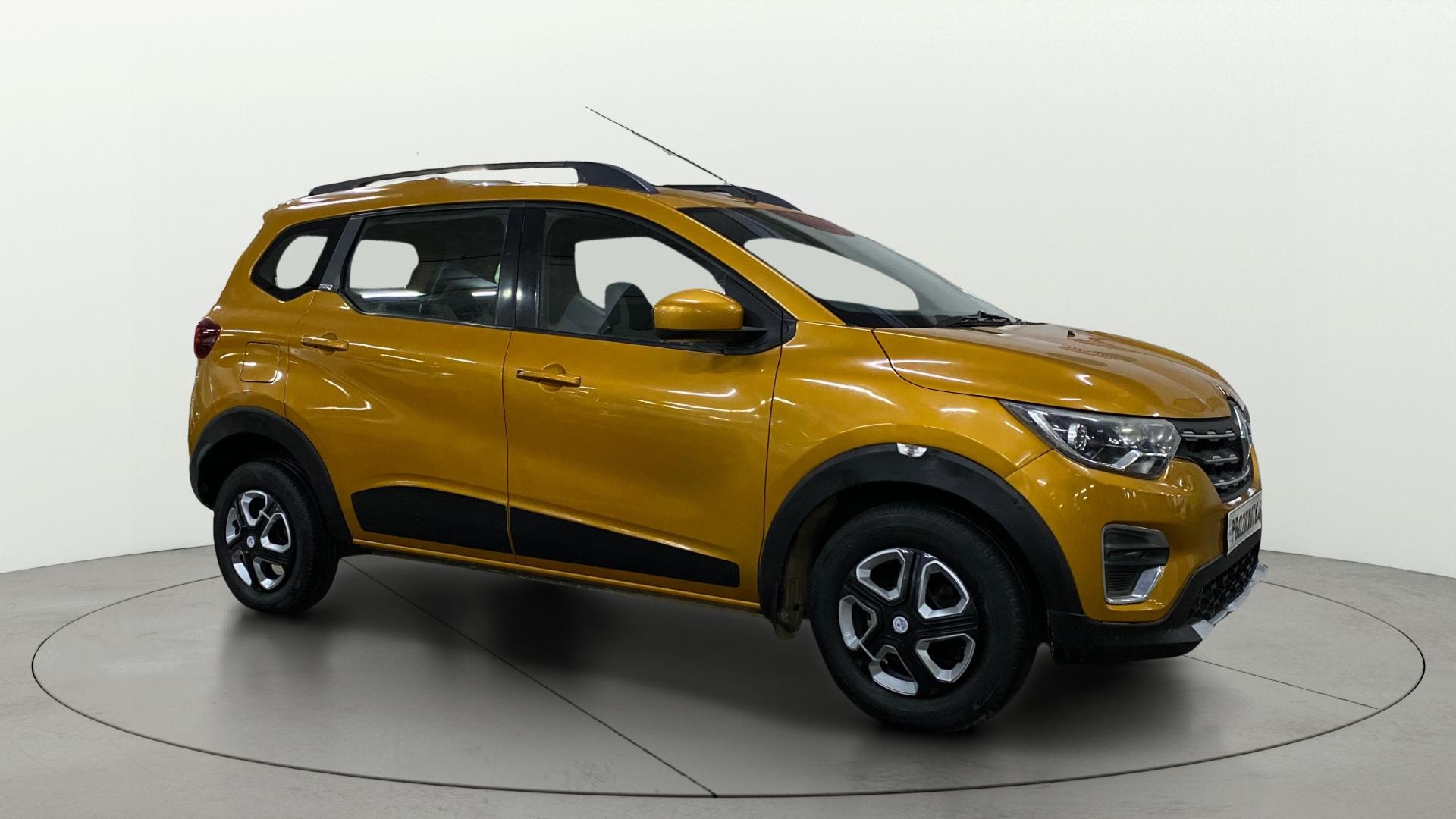 View 2019 Renault Triber RXZ Image 14 Used 2019 Renault Triber RXZ Image 14