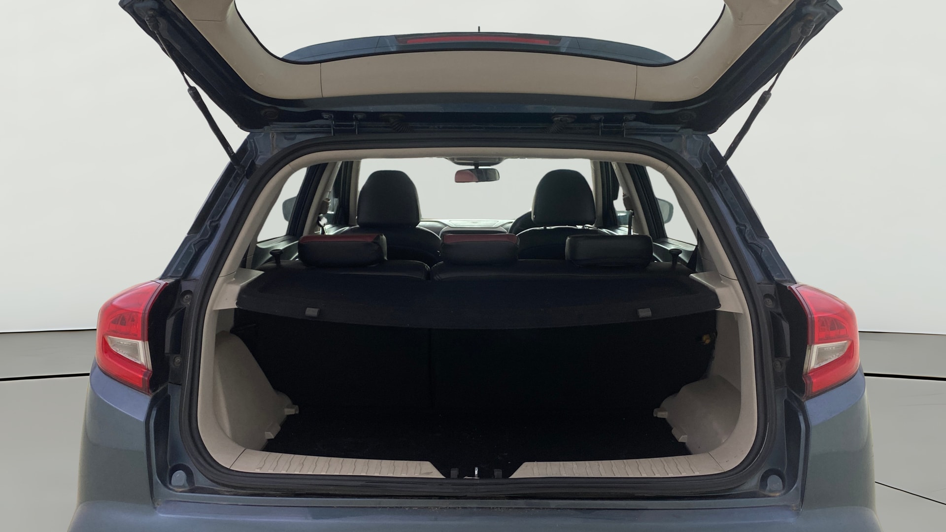 View 2021 Mahindra XUV300 W4 Petrol BS IV Image 38 Used 2021 Mahindra XUV300 W4 Petrol BS IV Image 38
