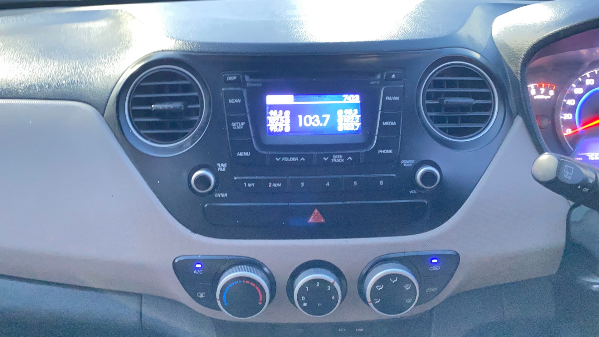 View 2016 Hyundai Grand i10 1.2 Asta Petrol Image 16 Used 2016 Hyundai Grand i10 1.2 Asta Petrol Image 16