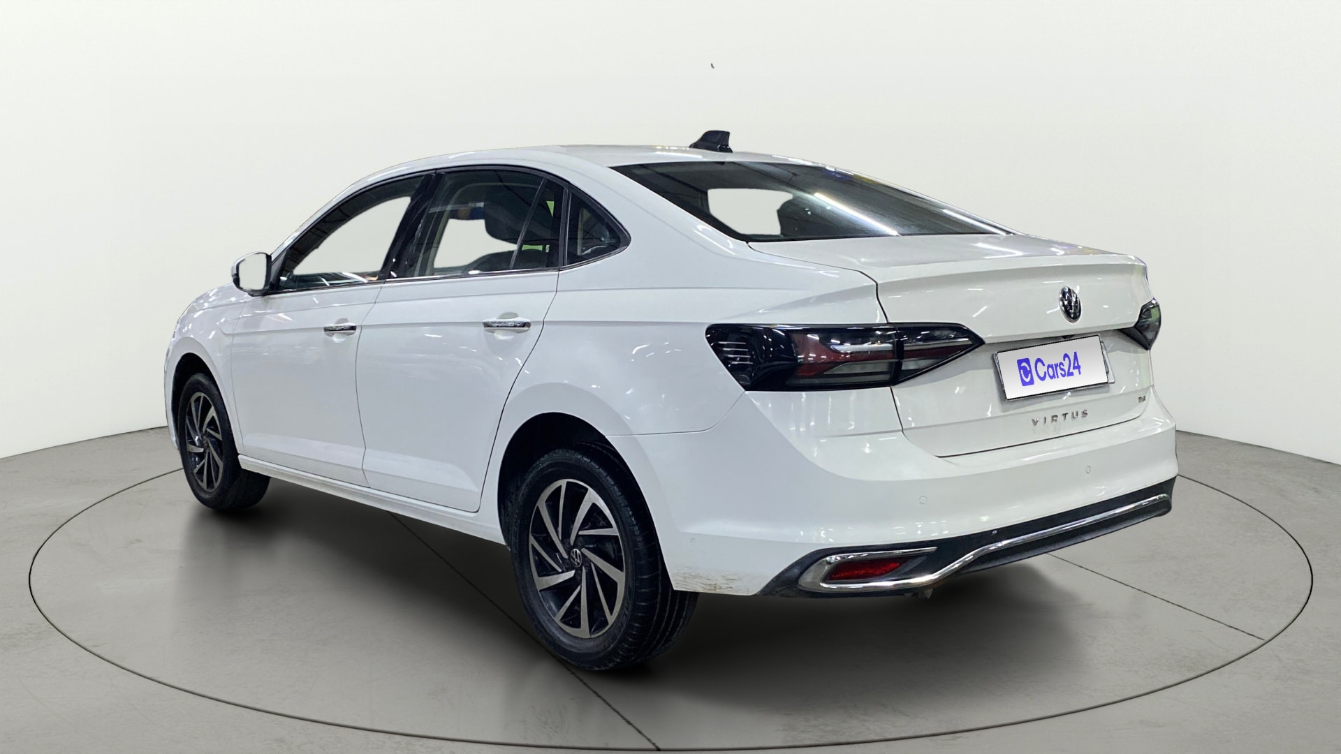 View 2024 Volkswagen Virtus Topline 1.0 TSI MT Image 2 Used 2024 Volkswagen Virtus Topline 1.0 TSI MT Image 2