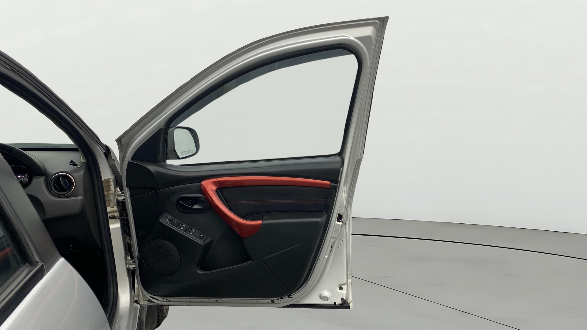 View 2017 Renault Duster Petrol RxS CVT Petrol Image 46 Used 2017 Renault Duster Petrol RxS CVT Petrol Image 46