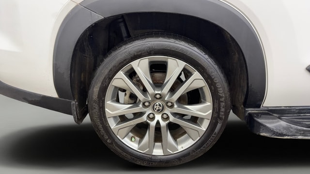 View Toyota Innova Hycross Image 35 Used Toyota Innova Hycross Image 35