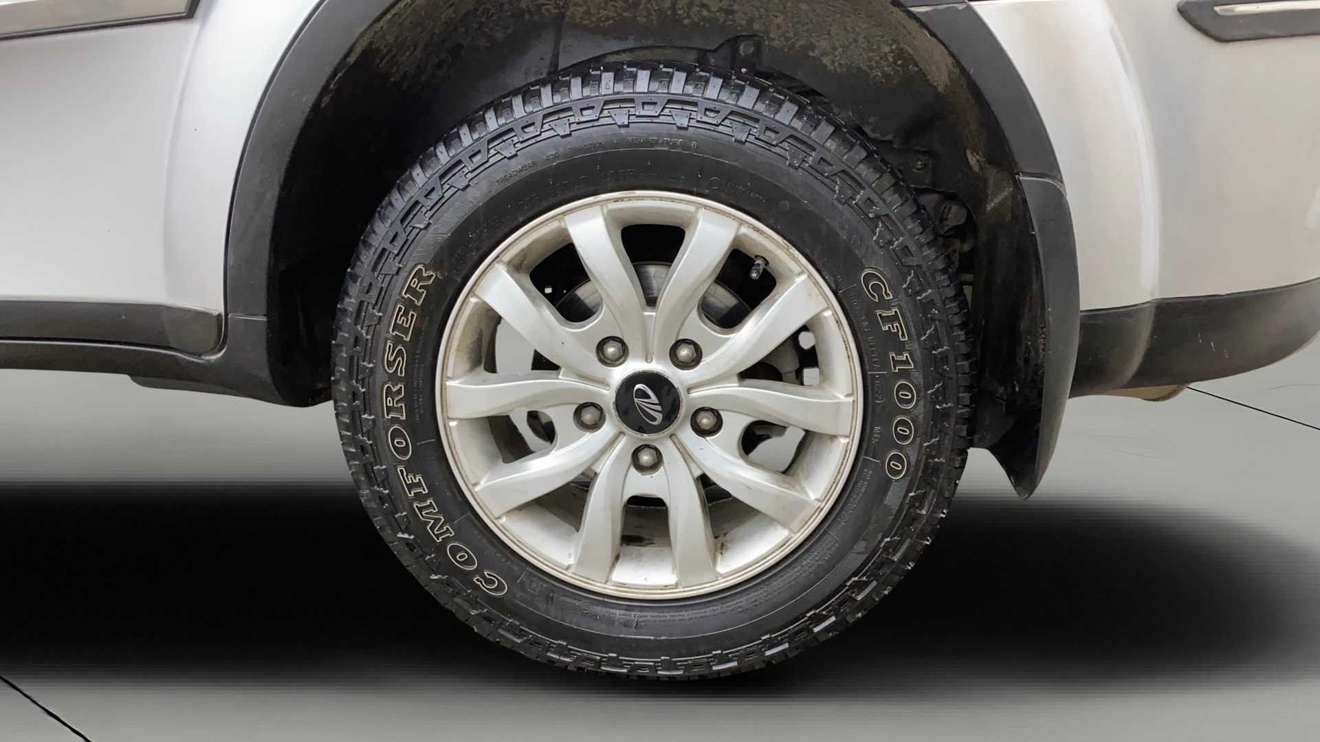 View 2016 Mahindra XUV500 W10 1.99-Litre Image 8 Used 2016 Mahindra XUV500 W10 1.99-Litre Image 8