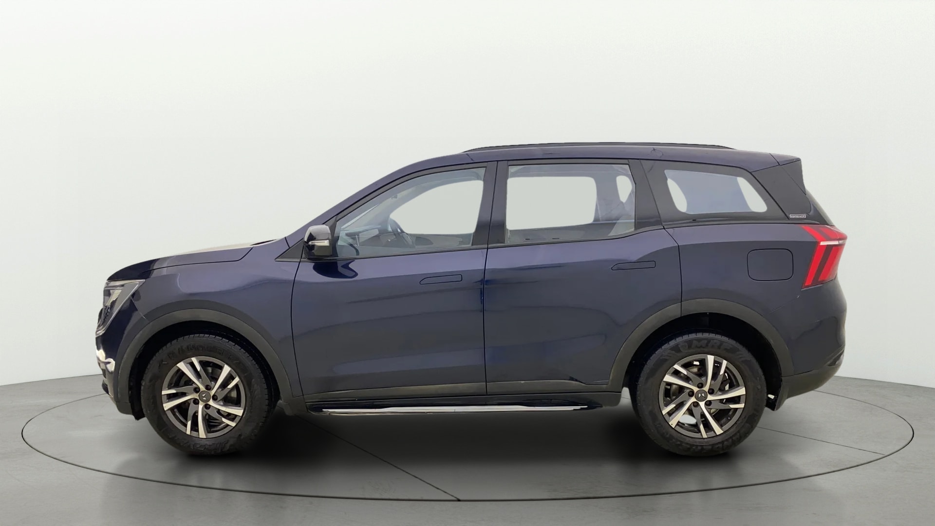 View 2022 Mahindra XUV700 MX Petrol 5 STR Image 26 Used 2022 Mahindra XUV700 MX Petrol 5 STR Image 26