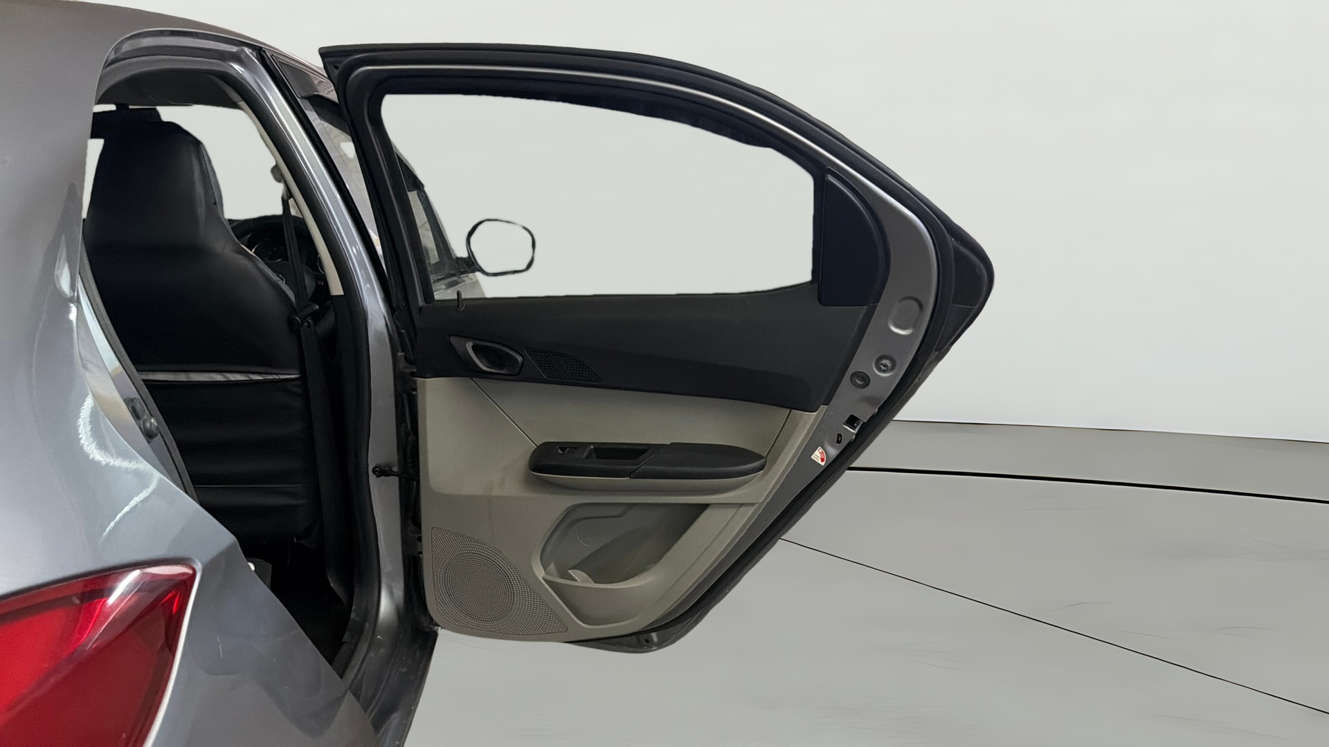 View 2019 Tata Tiago Revotorq XB Image 7 Used 2019 Tata Tiago Revotorq XB Image 7