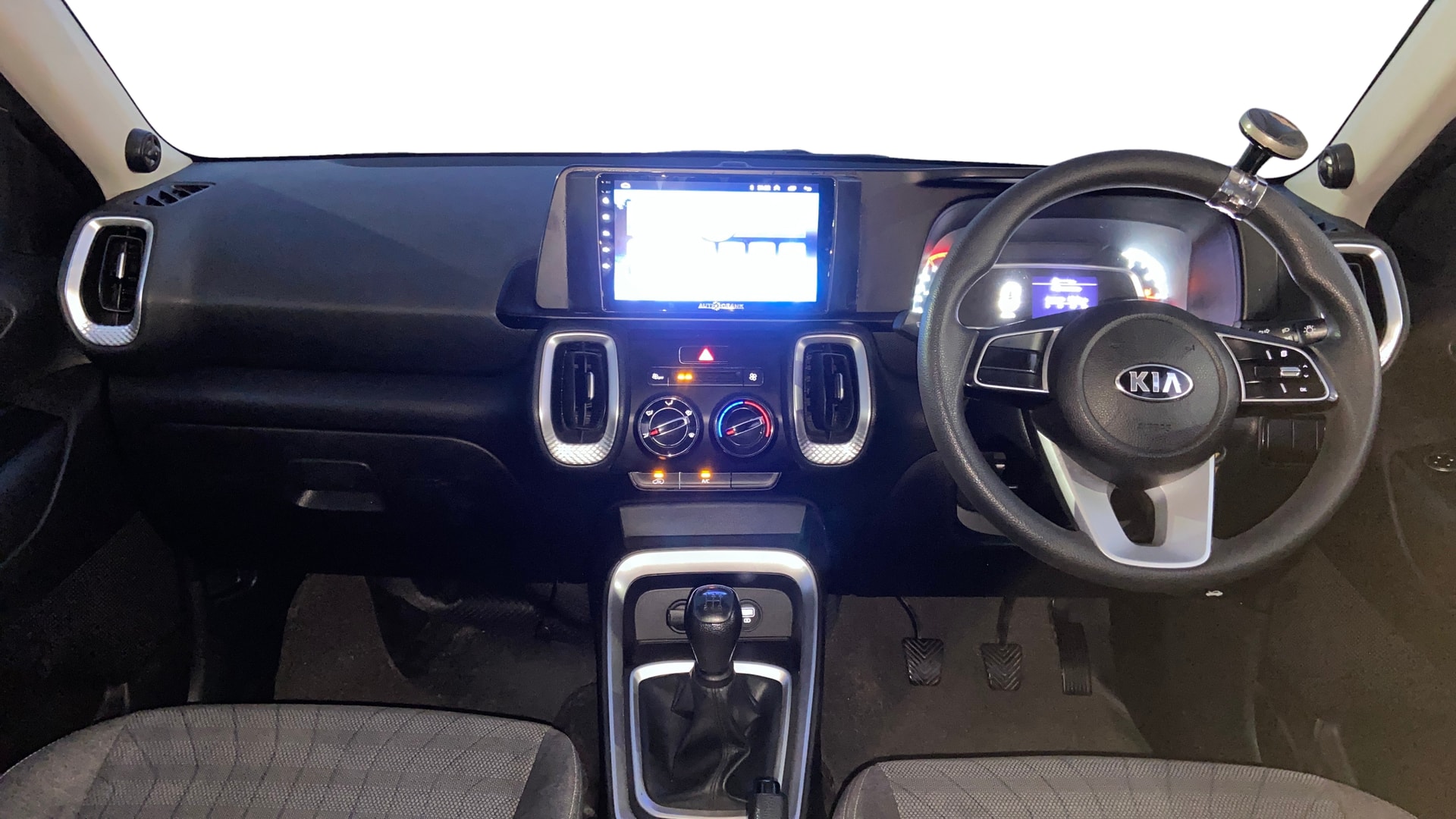 View 2021 Kia Sonet HTE Petrol Image 15 Used 2021 Kia Sonet HTE Petrol Image 15