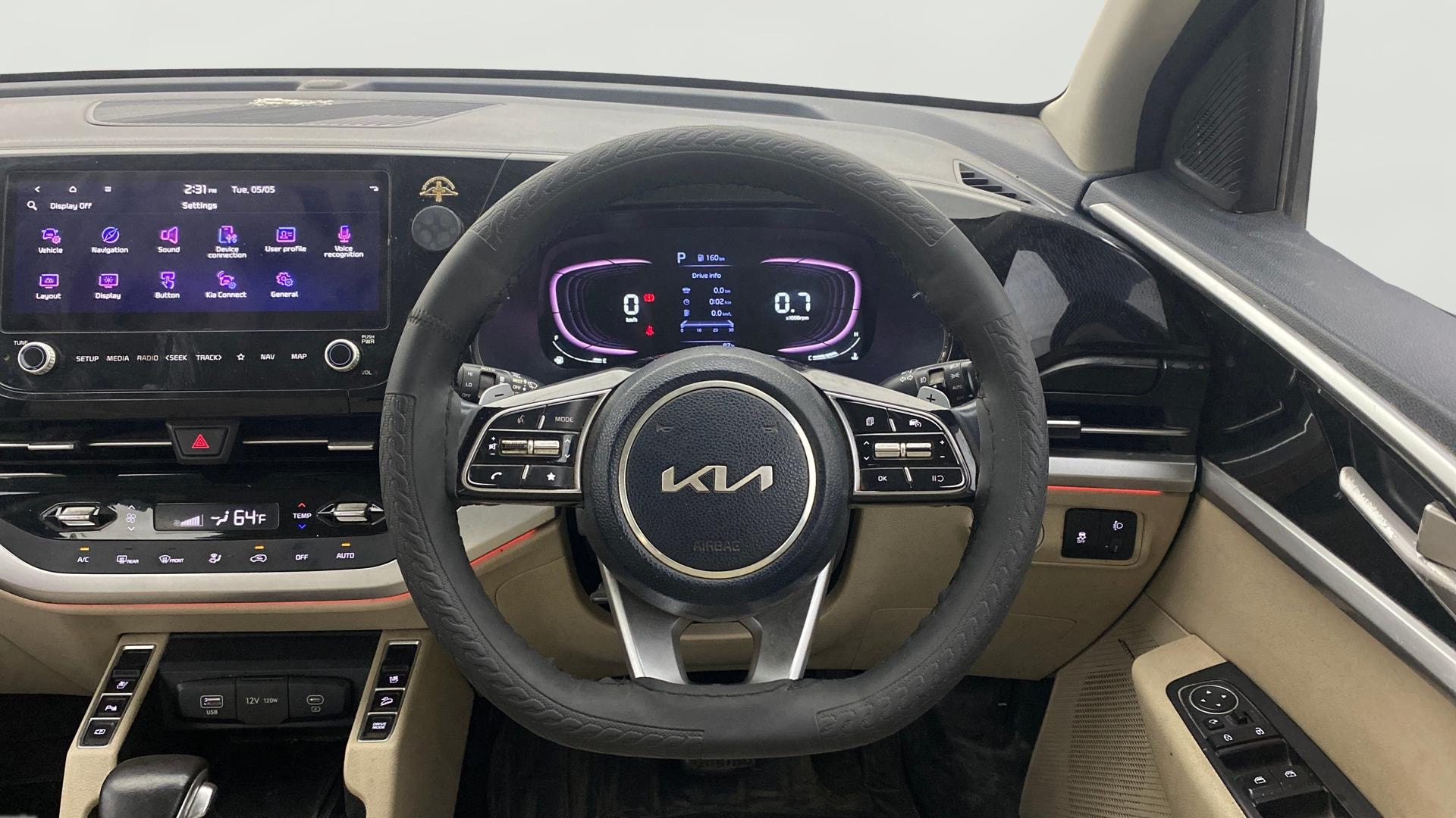 View 2023 Kia Carens Luxury Plus 1.5 AT Diesel 7 STR Image 14 Used 2023 Kia Carens Luxury Plus 1.5 AT Diesel 7 STR Image 14