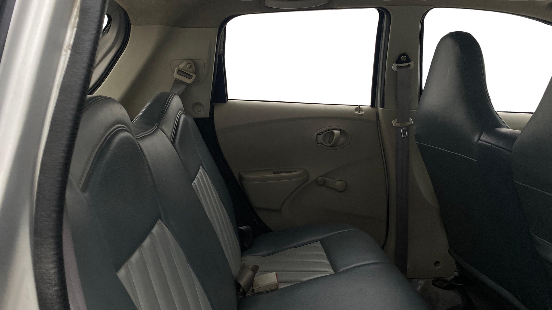 View 2014 Datsun Go T Image 33 Used 2014 Datsun Go T Image 33