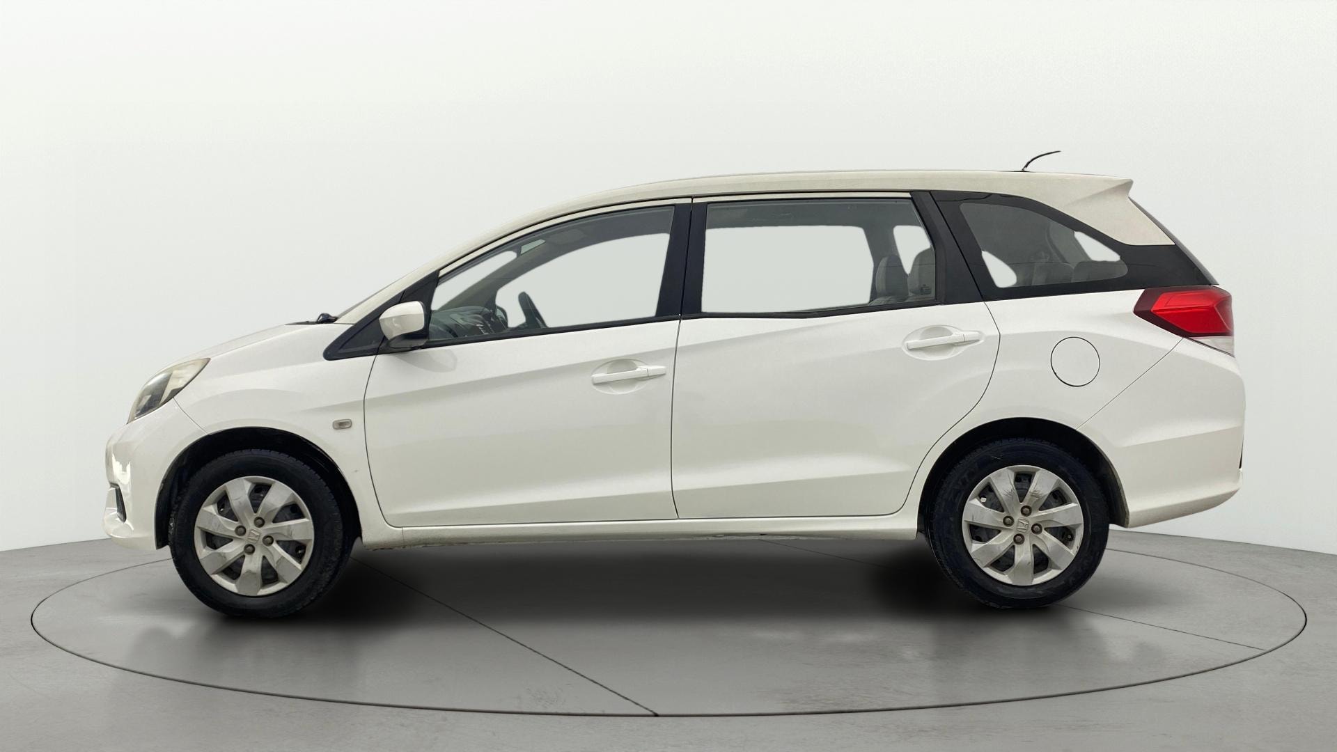 View 2015 Honda Mobilio E Diesel Image 5 Used 2015 Honda Mobilio E Diesel Image 5