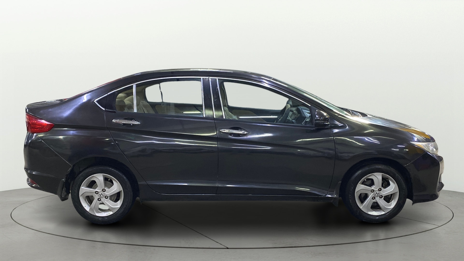 View 2015 Honda City ZX MT Diesel Anniversary Edition Image 29 Used 2015 Honda City ZX MT Diesel Anniversary Edition Image 29
