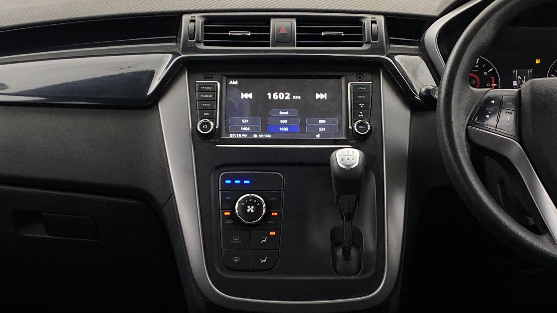 View 2019 Mahindra KUV100 K2 Petrol BS IV Image 17 Used 2019 Mahindra KUV100 K2 Petrol BS IV Image 17