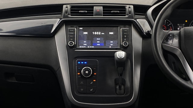 View Mahindra KUV100 Image 17 Used Mahindra KUV100 Image 17