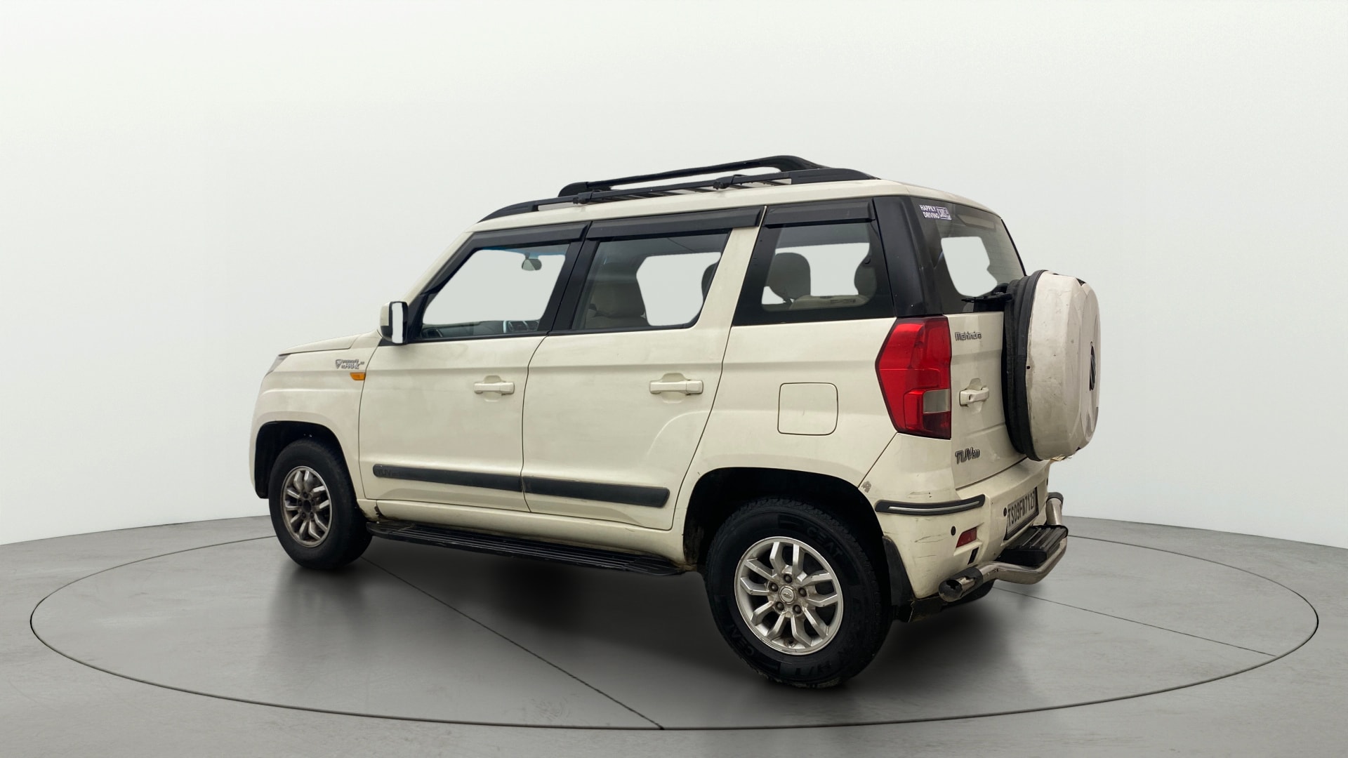 View 2018 Mahindra TUV300 T8 Image 2 Used 2018 Mahindra TUV300 T8 Image 2