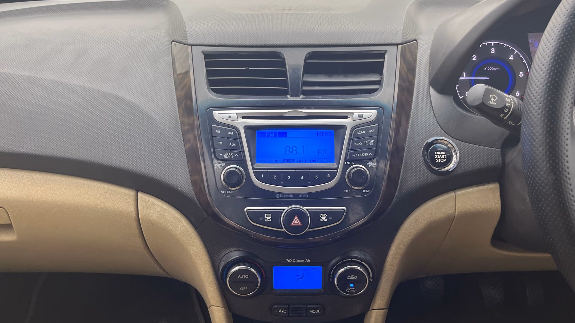 View 2014 Hyundai Fluidic Verna 1.6 CRDI SX AT Image 17 Used 2014 Hyundai Fluidic Verna 1.6 CRDI SX AT Image 17