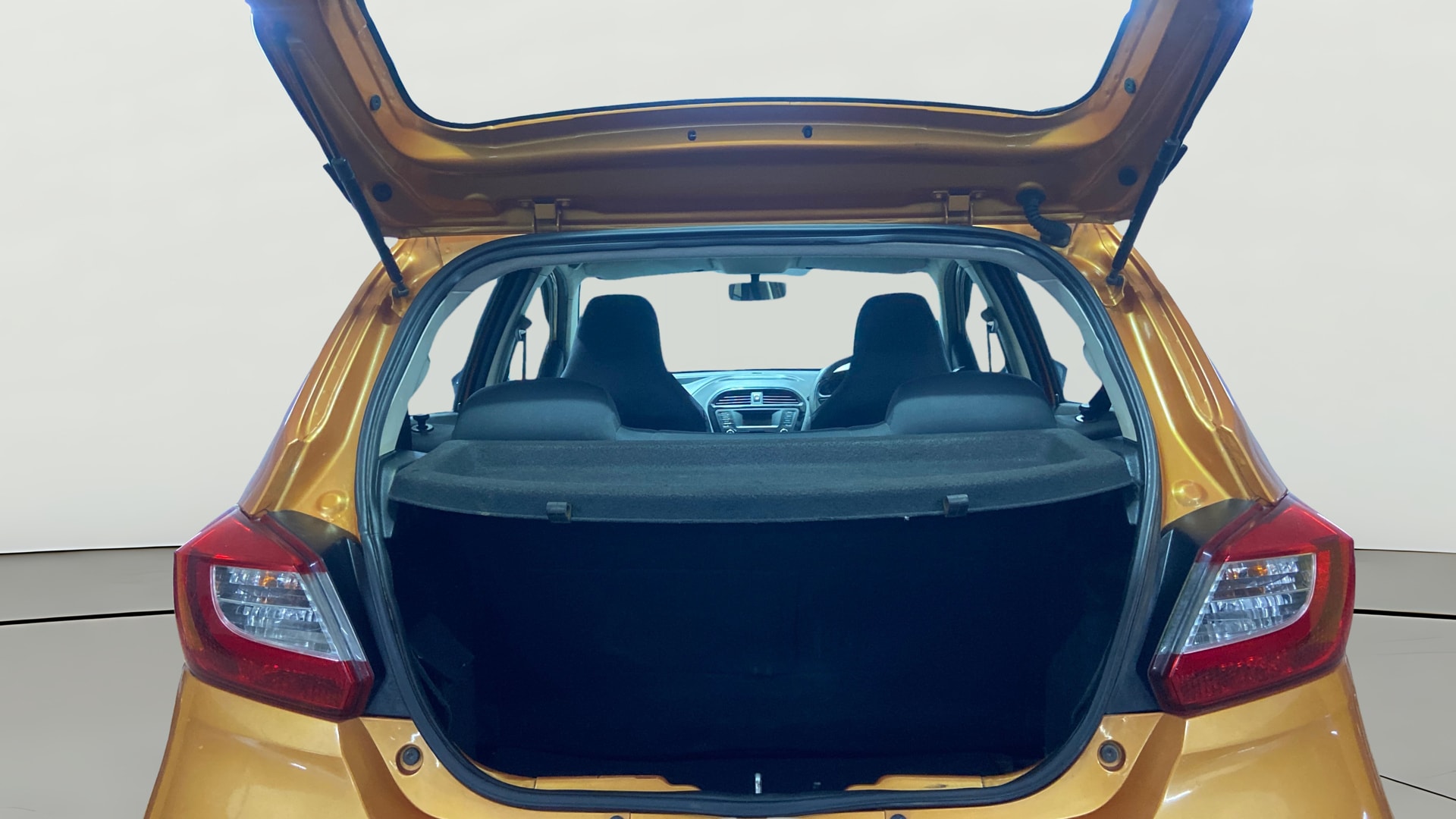 View 2018 Tata Tiago Revotorq XB Image 37 Used 2018 Tata Tiago Revotorq XB Image 37