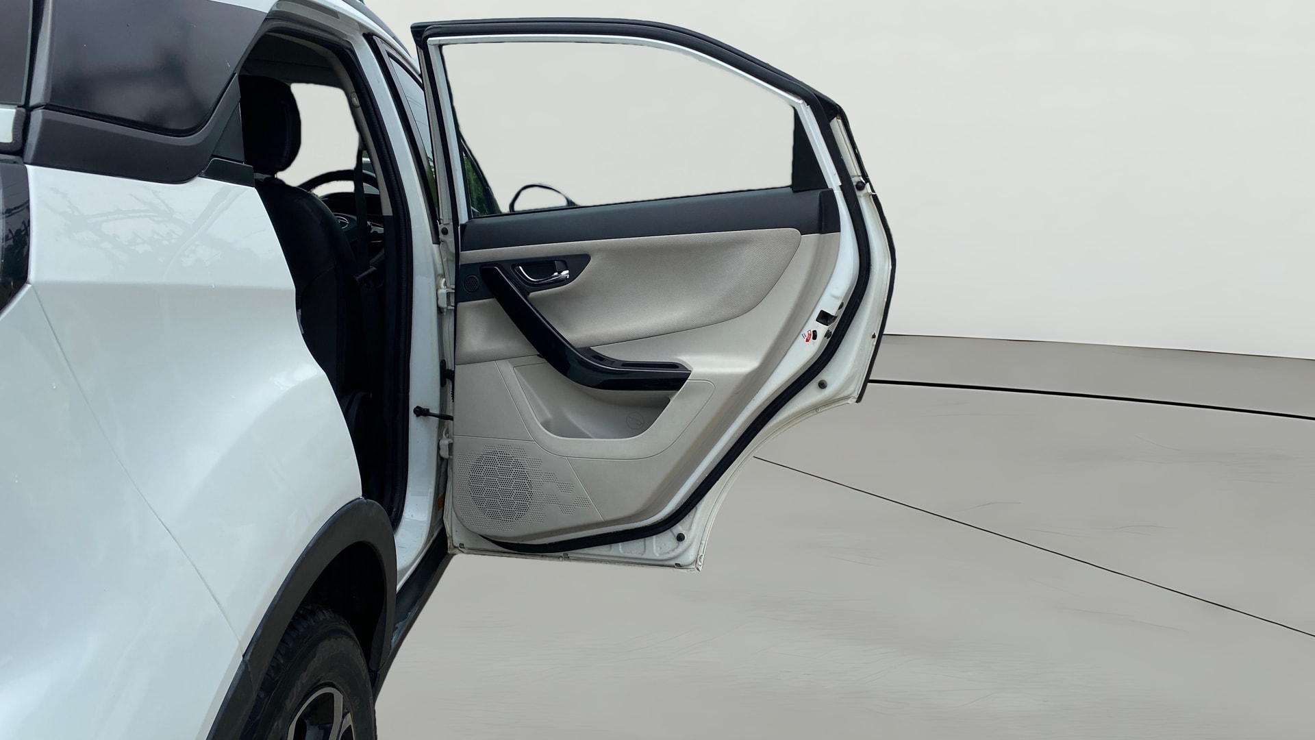 View 2023 Tata Nexon XZ Plus Diesel Image 7 Used 2023 Tata Nexon XZ Plus Diesel Image 7
