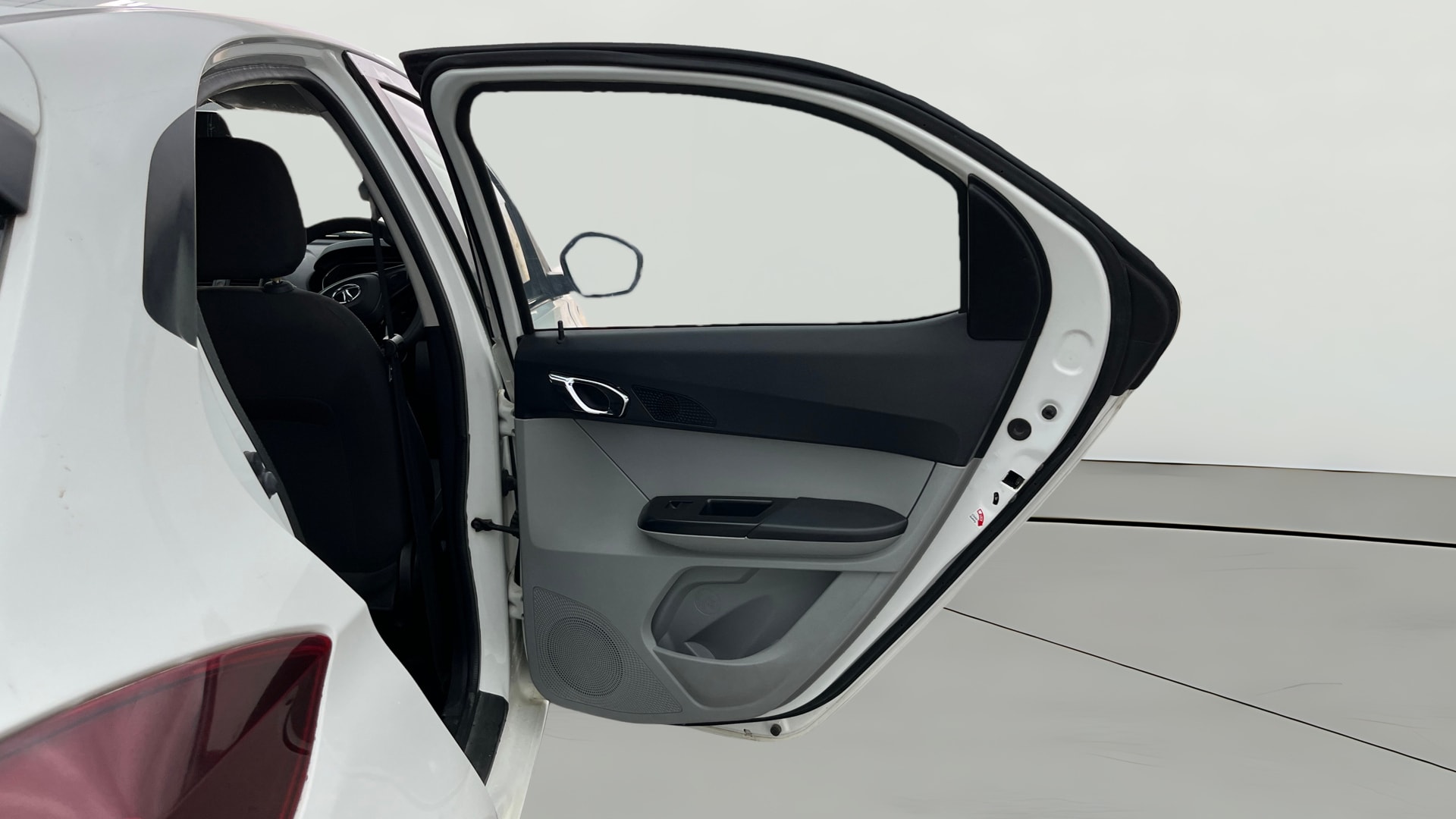 View 2020 Tata Tiago Revotorq XB Image 7 Used 2020 Tata Tiago Revotorq XB Image 7