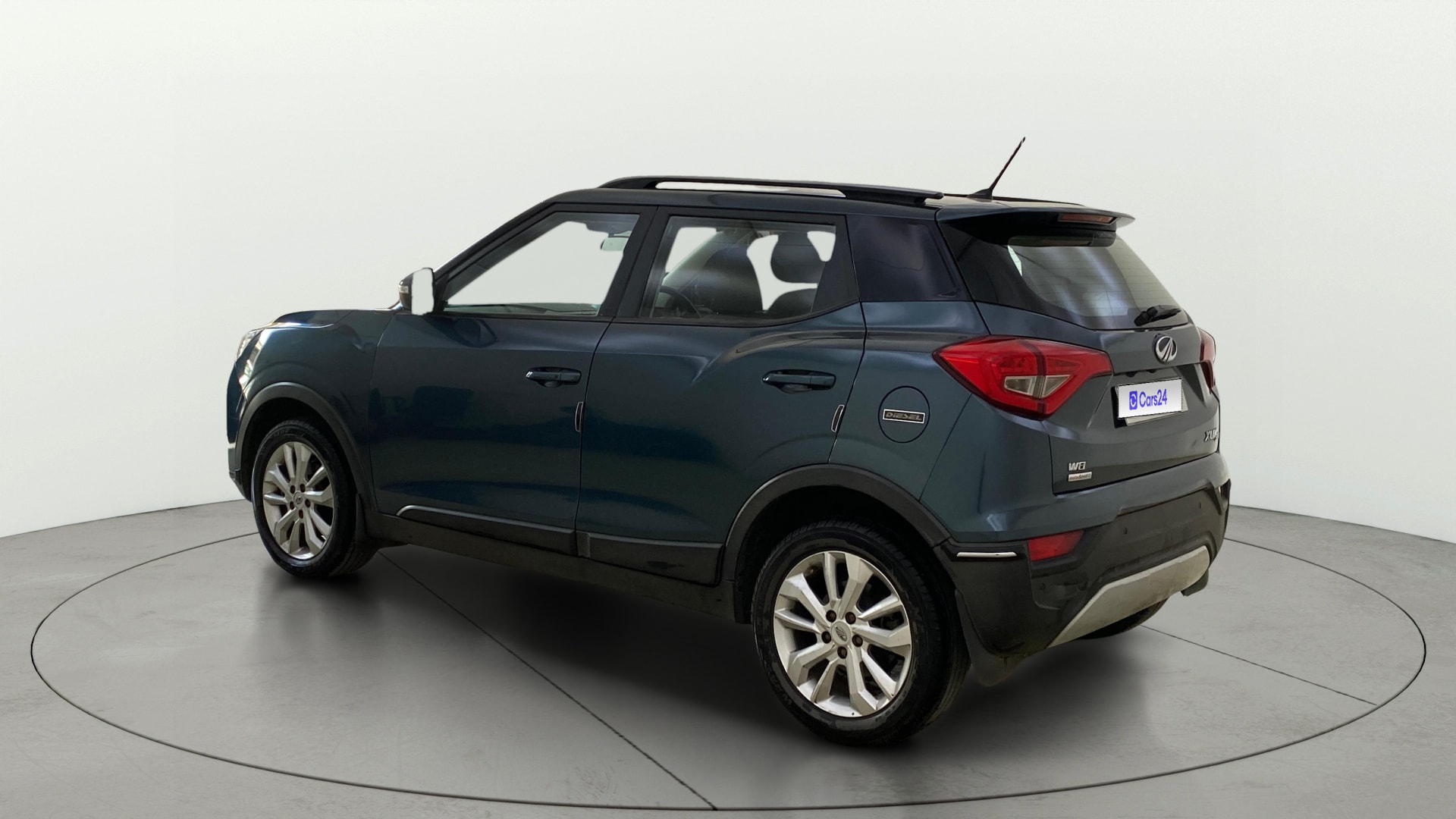 View 2019 Mahindra XUV300 W4 Petrol BS IV Image 2 Used 2019 Mahindra XUV300 W4 Petrol BS IV Image 2